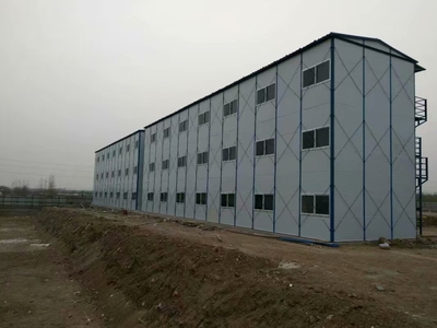 山東泰安市岱岳區 設施建筑新標桿，巖棉彩鋼領跑防火與保暖雙效益